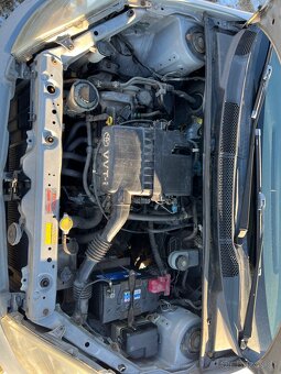 Toyota. Yaris 1.0VVTI - 10
