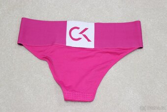 Sportovní podprsenka + kalhotky Calvin Klein v. S - 10