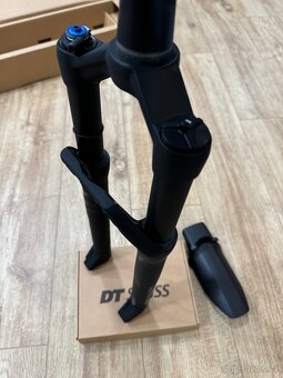 Vidlice DT Swiss F232 One 29" 100mm + páčka - Nova - 10