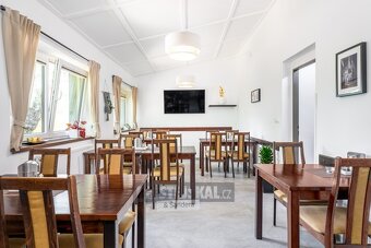 Prodej většího penzionu s vlastním parkovištěm,  v blízkosti - 10
