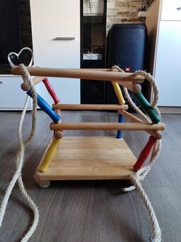 Celodřevěná dětská houpačka - 10