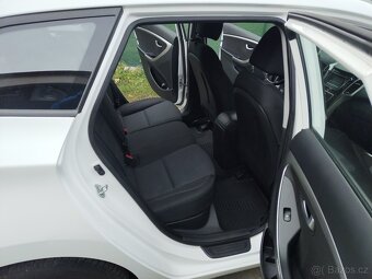 Hyundai i30 1.6 benzín 88kw-Koup.ČR,1 MAJITEL,CEBIE,SERVIS - 10