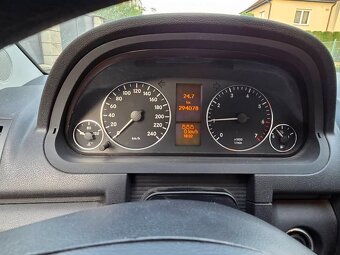 Mercedes Benz A170 elegantní vůz - 10