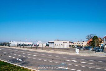 Prodej komerčního areálu 1801 m včetně showroomu Srubec - Č - 10