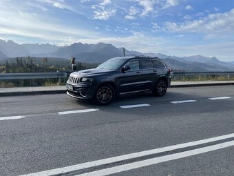 Jeep GrandCherokee SRT - 10