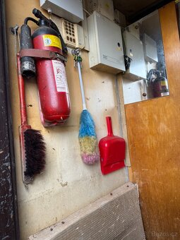 novinový stánek, sklad - 10