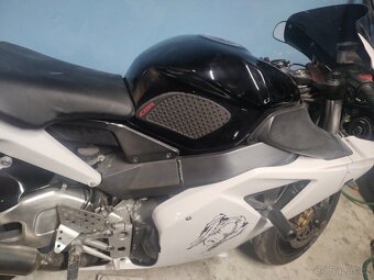 Honda fireblade 954rr - 10