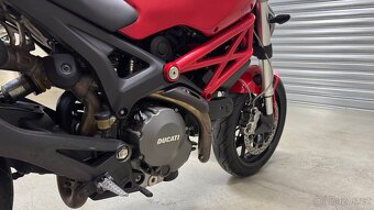 Ducati Monster 796 - 10