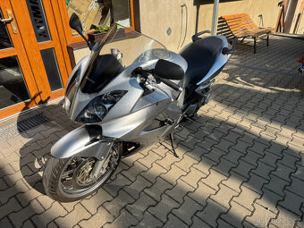 Honda VFR 800 - 10