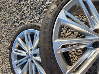 Alu kola Volkswagen 5x112 R19 8J ET44 pneu 235/40 - 10