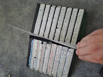 Velké množství poštovních známek - 10