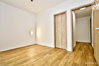 Pronájem bytu 2kk, terasa, předzahrádka, sklep, garážové stá - 10