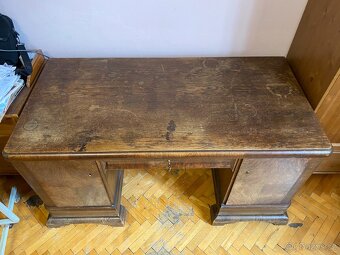 Dřevěný psací stůl - 10