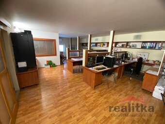 Prodej rodinného domu s bytem, s komerčním prostorem, garáži - 10