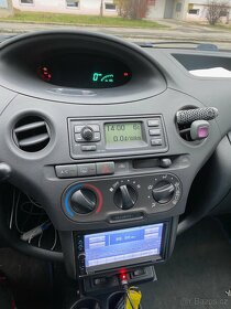 Toyota Yaris 1.0 VVT-i - 10