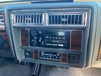 Cadillac Brougham - 10