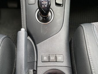 Toyota Auris 1.8i HYBRID, model 2019, naj.88xxx km - 10