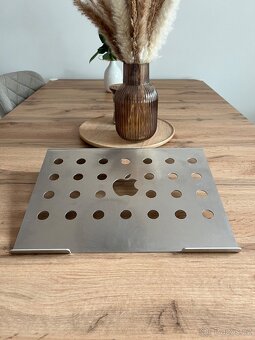 Stojan na MacBook - 10
