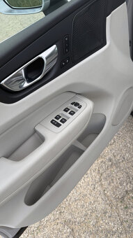 olvo XC60 2.0 B4 mHEV Plus Bright AWD A/T - 10