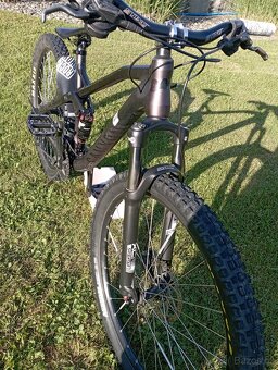 Prodám celoodpružené enduro kolo Canyon - 10