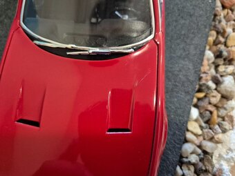 Prodám model 1:18 Ferrari 365GTB/4 - 10