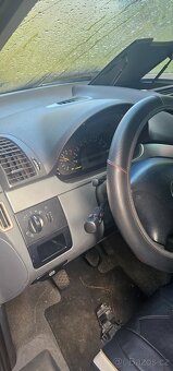 Mercedes-Benz Viano W639 2.2 CDI bourané - 10