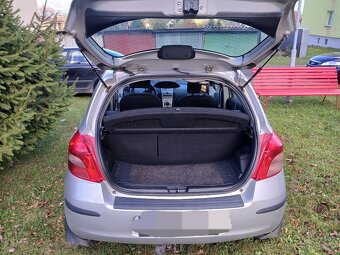 Toyota Yaris - 10