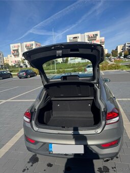 Hyundai i30 Fastback 1.6 CRDi (100 kW) – 1 majitel - 10