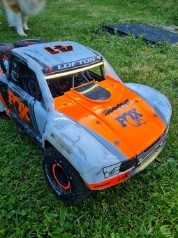 Traxxas UDR - 10