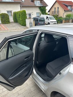 Toyota Corolla 1.8 Hybrid 2021 🚗 - 10