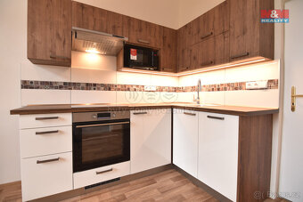 Pronájem bytu 1+1, 39 m², Hradec Králové, ul. nám. 5. května - 10