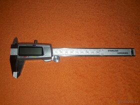 Digitální posuvné měřítko s LCD displejem. - 10