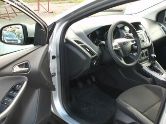Ford Focus 1,6 16V kombi parksenzory,vyhřív sedadla,serviska - 10