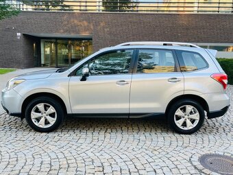 Subaru Forester 2.0i 4x4 AUTOMAT 1.MAJITEL KAMERA TAŽNÉ - 10