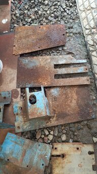 Zetor6711/6911-kastliky nářadí a baterky - 10