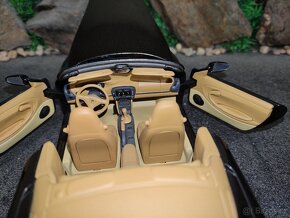 prodám model 1:18 porsche 911 996 cabrio - 10