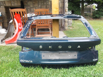 ŠKODA OCTAVIA 4 SVĚTLA-BLATNÍKY-NÁRAZNÍKY-5 A BOČNÍ DVEŘE - 10