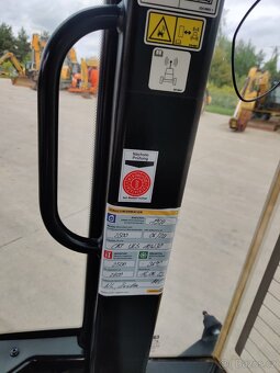 Čelní nakládač CAT 908 MTH - 10