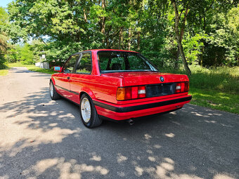 BMW E30 Coupe,1.8IS 100KW,manual,plasťák,Brillantrot,nádhern - 10