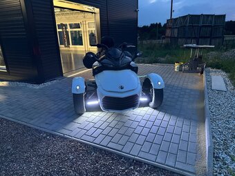 Can-am Spyder 1330 F3 SM6 MY2015 - 10