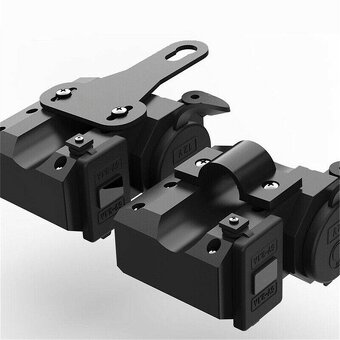 Velice výkonná multifunkční nabíječka 2 x USB 4,2A,voltmetr. - 10