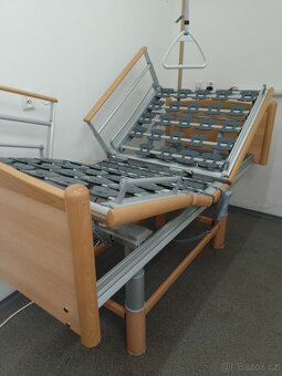 Elektrická polohovací postel Völker, SUPER STAV - 10