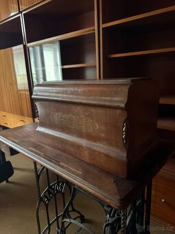 Šicí stroj ROYAL - 10