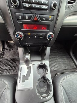 KIA SORENTO NAFTA 2.2 145KW 7 MIST 2011 - 10