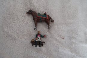 cínoví vojáčci a další figurky - 10