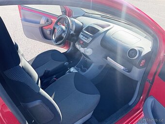 TOYOTA AYGO 1.0VVT-i AUTOMAT 80.000KM PĚKNÝ STAV - 10