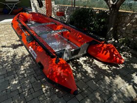 Člun Sailski A550 - 5,5m, kapacita až 12 osob, motor 30 HP - 10