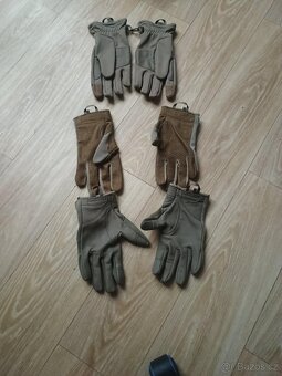 Vojenské oblečení, boty, opasek, popruh, barakuda, rukavice. - 10