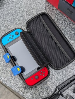 Nintendo Switch + příslušenství - 10