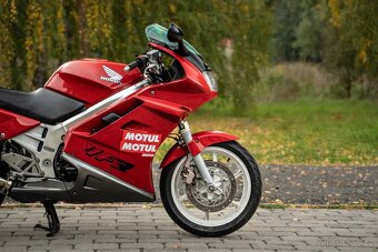 Honda VFR750 RC36/1 - 1990 - 10